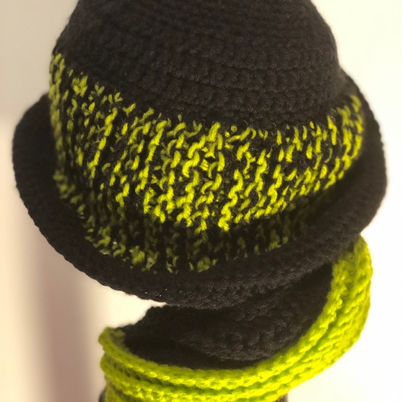 Lime green/black Turtleneck scarf & Hat Set. - Picture 3 of 8